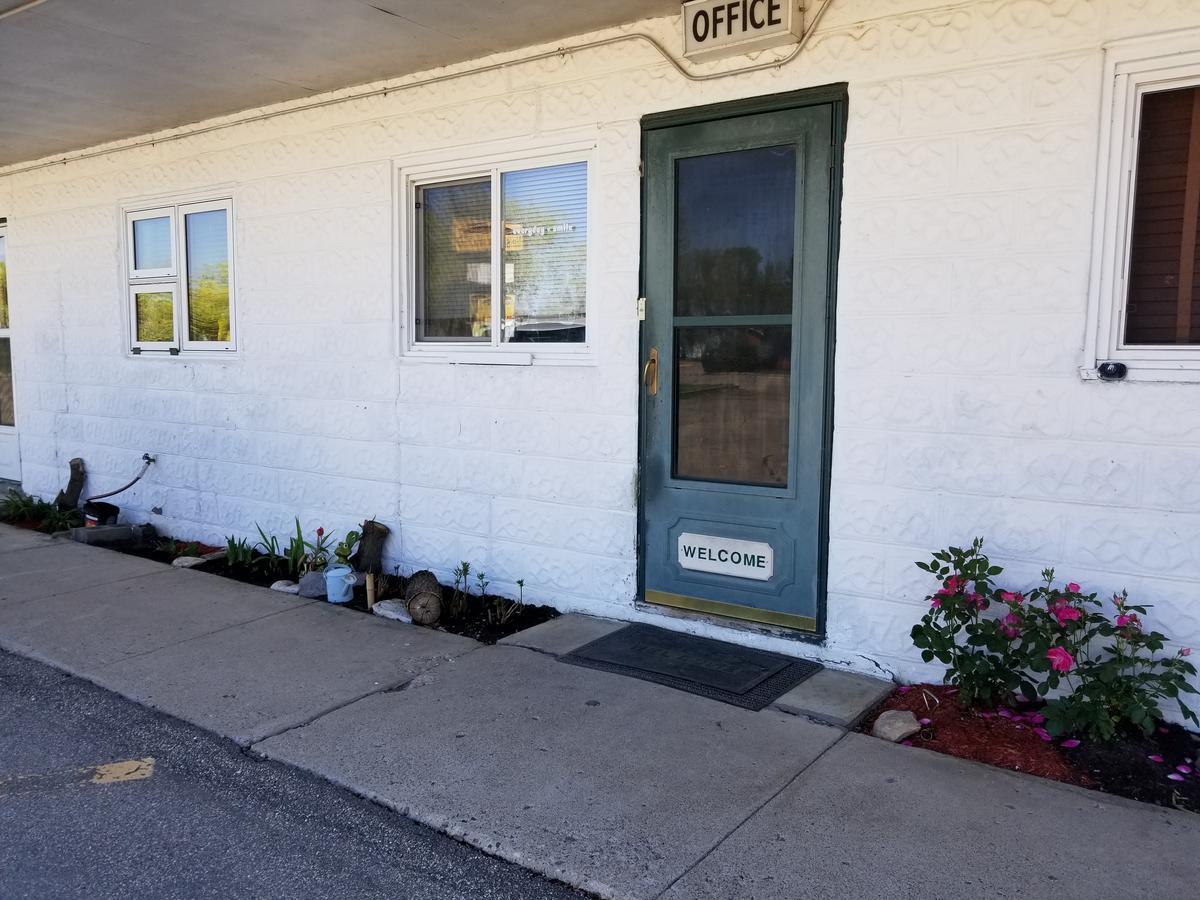 Melsask Motel Melville Exteriér fotografie